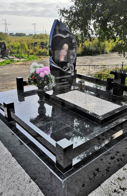 Памятники из гранита Розовый (винга)